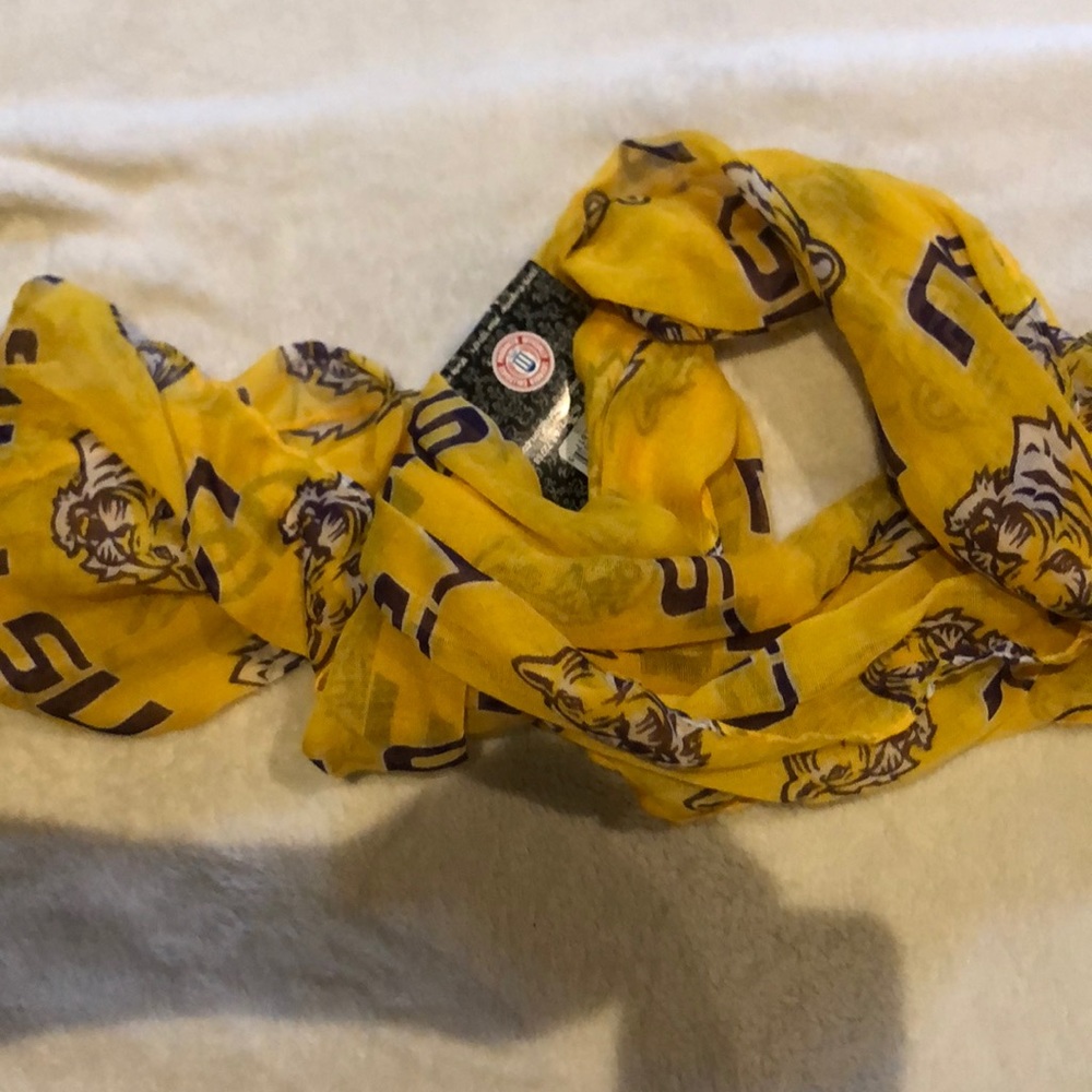 LSU scarf - Picture 3 of 3